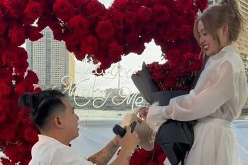 'Hot girl trứng rán' Trần Thanh Tâm được bạn trai CEO cầu hôn trên du thuyền