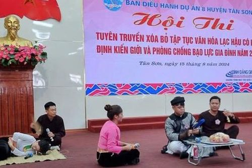17 đội thi Tuyên truyền xóa bỏ tập tục văn hóa lạc hậu