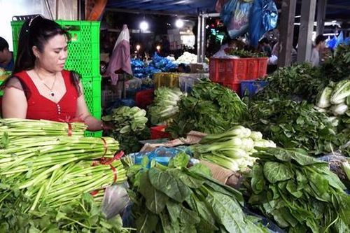TPHCM: Kinh doanh tự phát quanh chợ đầu mối Thủ Đức tiềm ẩn nguy cơ mất an toàn thực phẩm