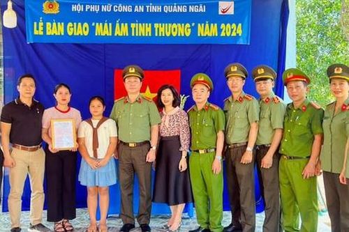 Phụ nữ Công an Quảng Ngãi: Trao tặng 'Mái ấm tình thương' cho hội viên có hoàn cảnh khó khăn