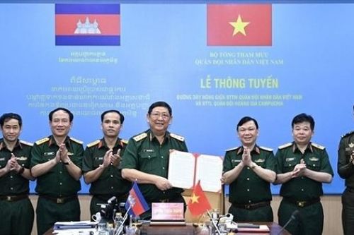 Quân đội Việt Nam và Campuchia chính thức thông tuyến đường dây nóng