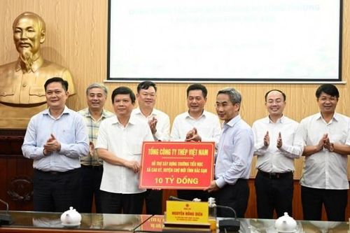 Đoàn công tác của Bộ Công Thương trao tặng hơn 26 tỷ đồng an sinh xã hội tại Bắc Kạn