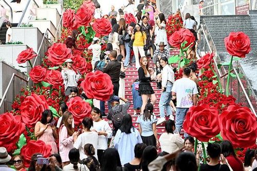 Người trẻ Trung Quốc dè sẻn trong chuyện yêu đương, gây khó cho cả doanh nghiệp lẫn chính phủ