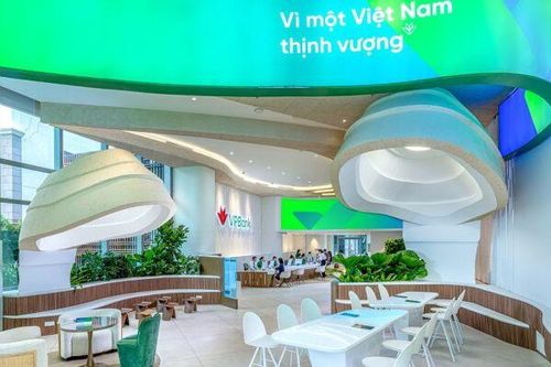 Khách hàng ấn tượng với chi nhánh Flagship của VPBank