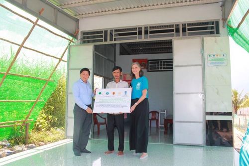 425 hộ nghèo tại Cà Mau có nhà mới chống chịu được thiên tai