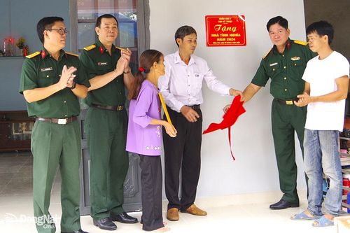 Bàn giao nhà tình nghĩa, nhà đồng đội