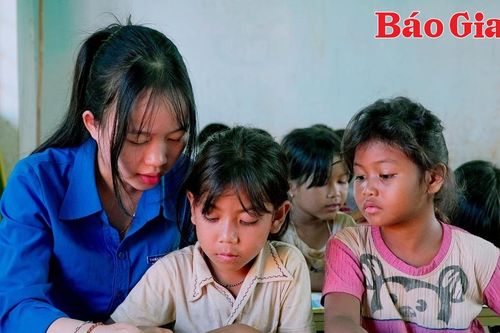 Lớp học hè miễn phí cho trẻ em nghèo