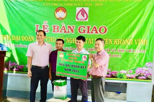 Bàn giao 20 nhà Đại đoàn kết cho hộ nghèo huyện Khánh Vĩnh