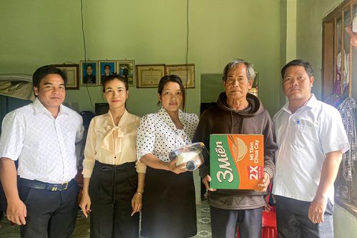 Nữ cán bộ Mặt trận được dân tin mến