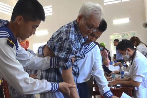 Chung tay vì sức khỏe đồng bào nơi khó khăn