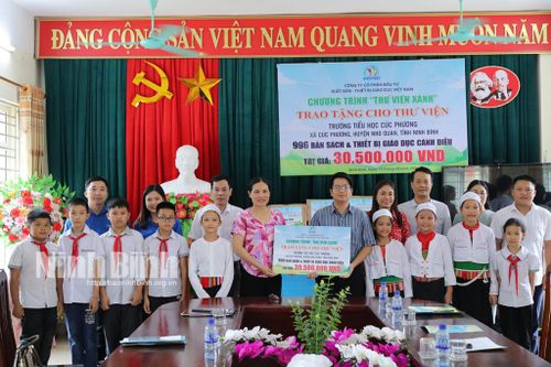 Công ty VEPIC trao tặng 996 bản sách và thiết bị giáo dục Cánh Diều cho Trường Tiểu học Cúc Phương