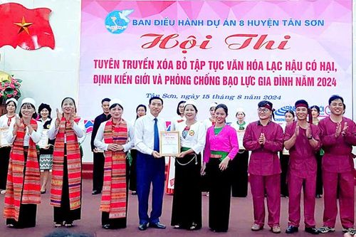 Hội thi tuyên truyền xóa bỏ tập tục văn hóa lạc hậu và phòng, chống bạo lực gia đình