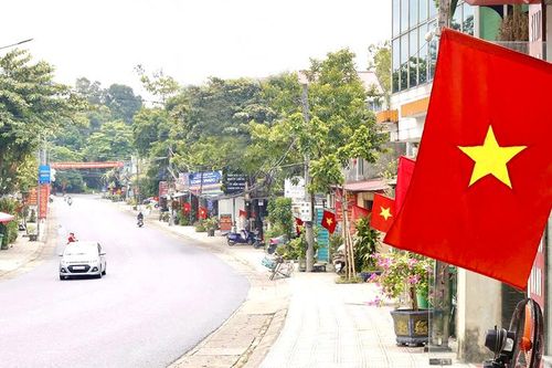 Đẩy mạnh tuyên truyền, cổ động trực quan kỷ niệm 25 năm ngày tái lập huyện Phù Ninh