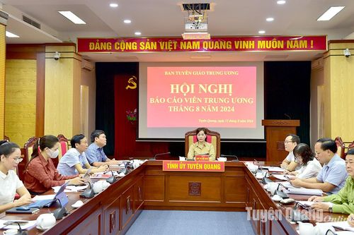 Hội nghị báo cáo viên Trung ương tháng 8