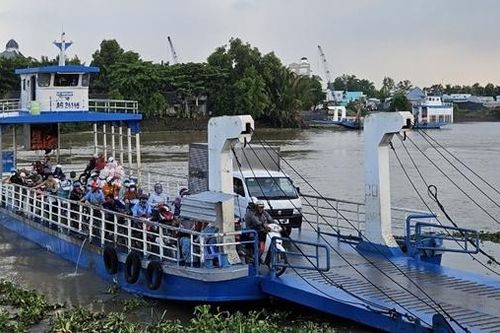 Băn khoăn với mức phí khai thác nhiều bến phà ở Long An