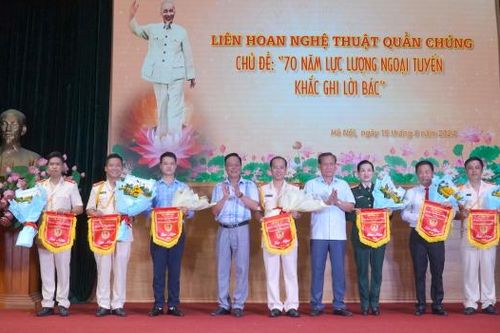 Sôi nổi liên hoan nghệ thuật quần chúng Cục Ngoại tuyến