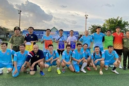 Công đoàn Báo CAND tại TP Hồ Chí Minh tổ chức giao lưu bóng đá nhân Ngày Truyền thống CAND