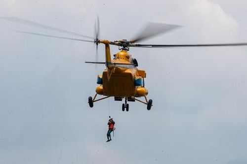 Trực thăng Không quân Việt Nam diễn tập cứu hộ cứu nạn đường không