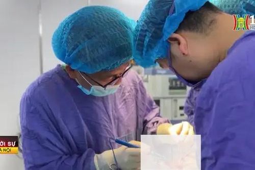 Suýt mất mạng vì khối u khổng lồ
