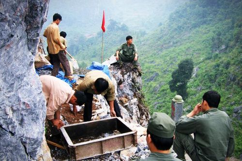 Bảo vệ chủ quyền, toàn vẹn lãnh thổ, tạo điều kiện phát triển kinh tế - xã hội