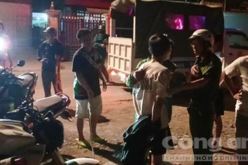Hai băng nhóm vác hung khí chuẩn bị 'giáp lá cà' thì công an ập đến bắt gọn