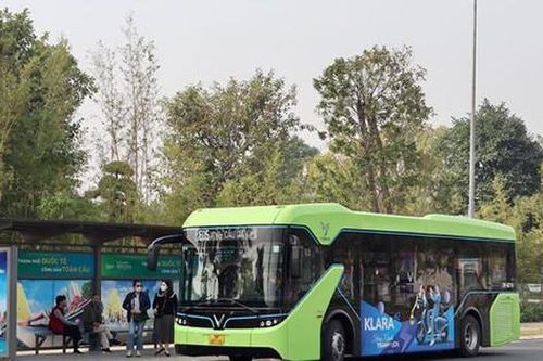 Hà Nội quyết tâm giảm khí thải bằng chuyển đổi phương tiện xanh