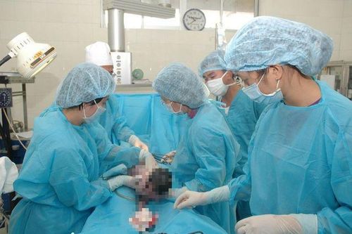 Người phụ nữ 41 tuổi ở Hà Nội mổ đẻ đến 7 lần, bác sĩ chuyên khoa nói gì?