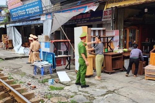 Ra quân đảm bảo trật tự ATGT đường sắt