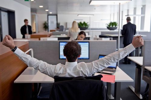 Đề xuất giảm thời gian làm việc để giới trẻ tìm hiểu nhau