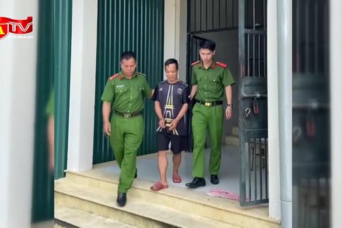Bắt giữ đối tượng tàng trữ gần 1000 viên hồng phiến, mang theo cả dao và súng tự chế
