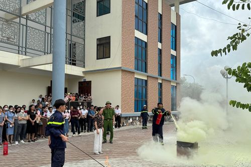Trang bị kiến thức, kỹ năng phòng cháy, cứu nạn cho cán bộ, giáo viên các trường học