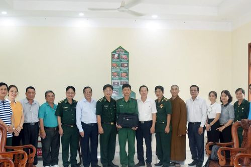 Nhiều hoạt động chăm lo cho chiến sĩ và người dân biên giới, hải đảo