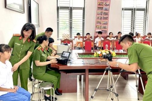Hỗ trợ cấp căn cước cho trẻ em mồ côi khuyết tật tại Phú Thọ