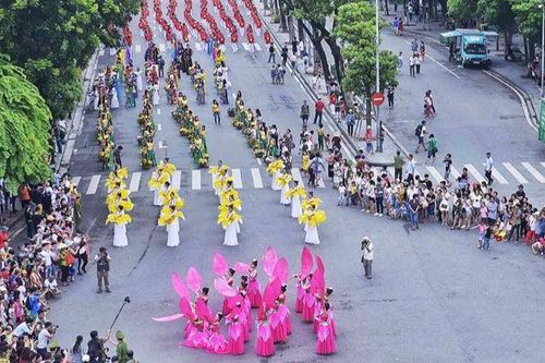 Gần 10.000 người diễu hành trong 'Ngày hội Văn hóa vì hòa bình'