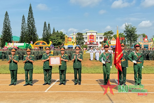 Lữ đoàn Đặc công 198 (Binh chủng Đặc công) đón nhận Huân chương Bảo vệ Tổ quốc hạng Nhất