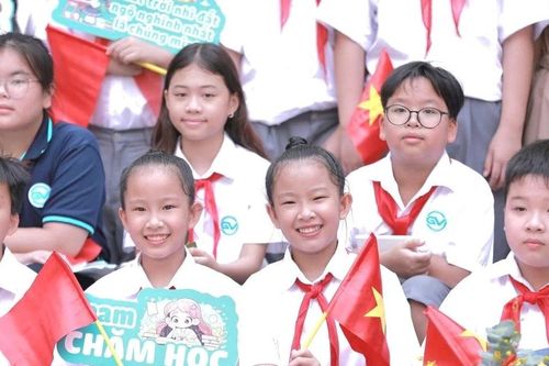 'Ngày đầu tiên đặc biệt' cô hiệu trưởng viết thư nhắn nhủ học trò