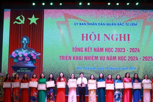 Hà Nội: Quận Bắc Từ Liêm dành hơn 2,8 tỷ đồng khen thưởng giáo viên tiêu biểu