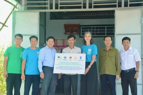 Bàn giao nhà ở an toàn cho 425 hộ dân dễ bị tổn thương tại Cà Mau