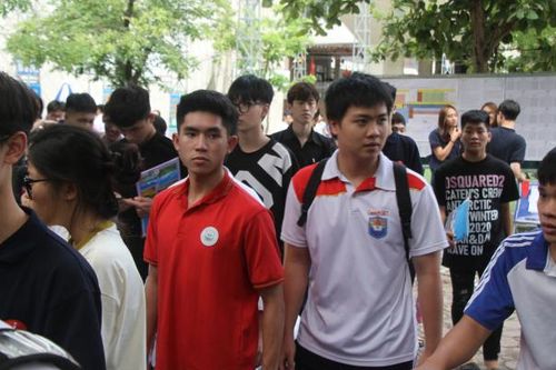 Hàng loạt trường sẽ công bố điểm chuẩn vào chiều mai, dự báo điểm chuẩn tăng