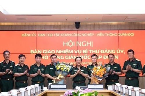 Bản tin 8H: Bàn giao nhiệm vụ mới cho Thiếu tướng Tào Đức Thắng