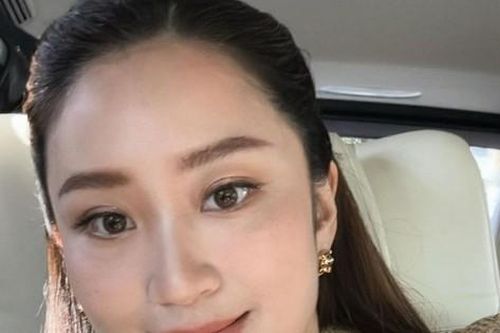 Phong cách sành điệu của nữ Thủ tướng Thái Lan nhậm chức ở tuổi 37
