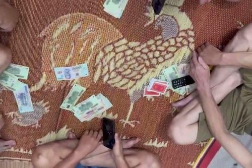 Khởi tố 5 đối tượng về tội đánh bạc