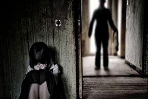 2 lần xâm hại bé gái hàng xóm, gã đàn ông U60 lĩnh 11 năm tù