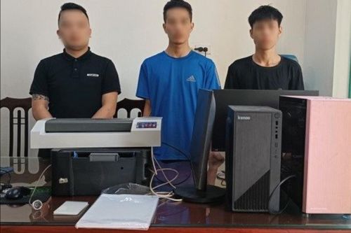 Bắt nhóm đối tượng làm giả căn cước công dân cho người chưa đủ tuổi lao động