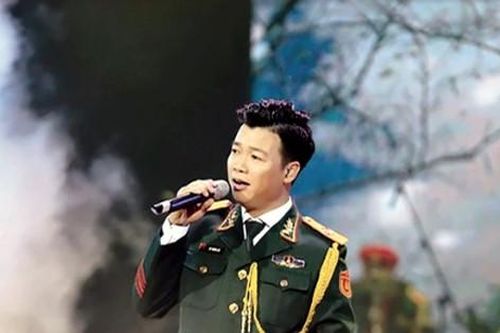 NSƯT Vũ Thắng Lợi: 'Hát với dàn nhạc giao hưởng, lúc nào cũng thấy mình nhỏ bé'