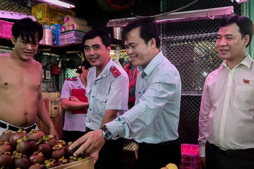 Tăng cường kiểm tra an toàn thực phẩm ở chợ đầu mối Thủ Đức