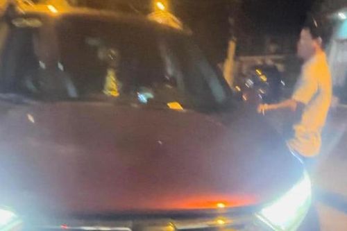 Công an làm việc với tài xế vụ cô gái nằm trên nắp ca pô kêu cứu