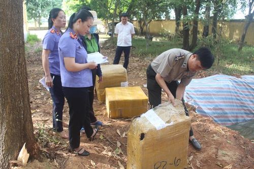 VKSND huyện Lộc Hà kiểm sát việc tiêu hủy gần 3,5 tấn pháo nổ