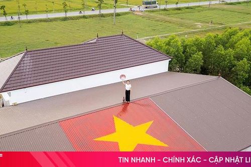 Người dân Hà Tĩnh phủ cờ Tổ quốc mừng Cách mạng Tháng 8 và Quốc khánh 2/9