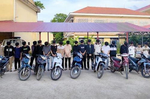 Xử lý 24 thanh, thiếu niên cầm hung khí 'đánh võng' gây náo loạn đường phố